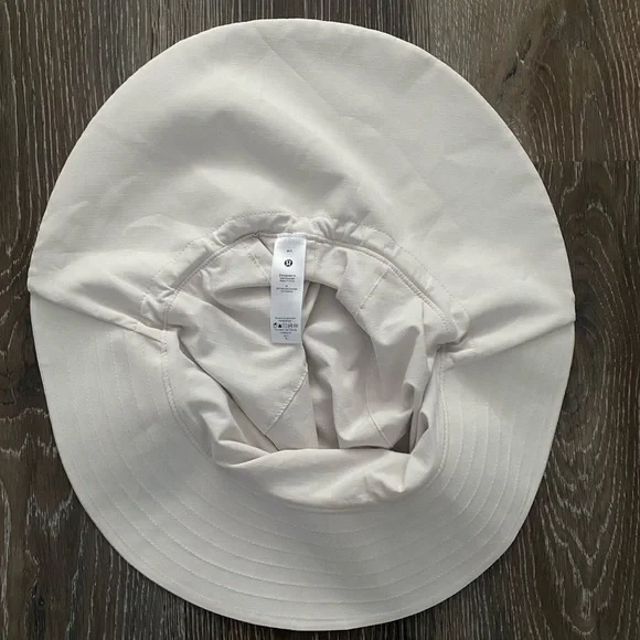 NWOT Lululemon Cinchable Wide Brim White Hat - M/L - Picture 6 of 7